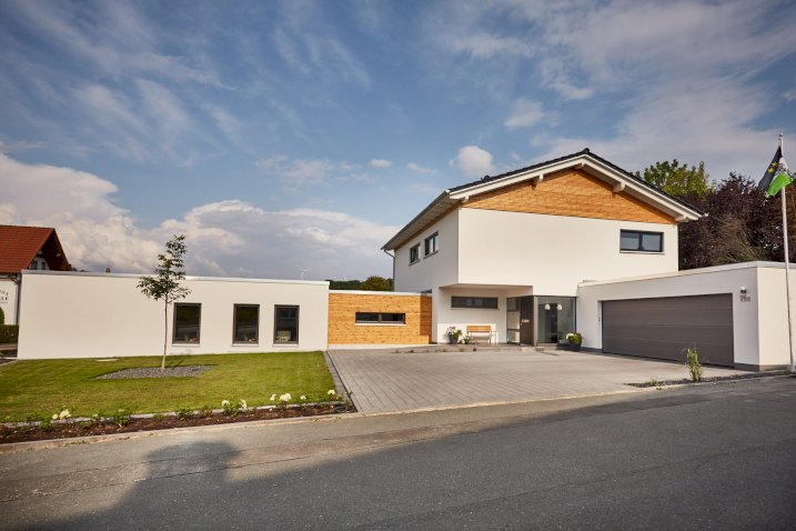 Einfamilienwohnhaus mit Betriebsstätte in Borchen in Holzrahmenbauweise